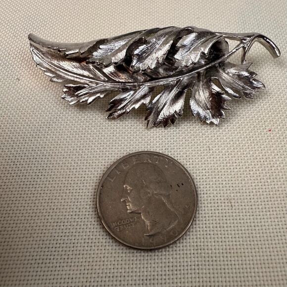 Vintage Estate Silver Tone Folded Leaf Brooch Textured Finish Pin Closure - Picture 15 of 16